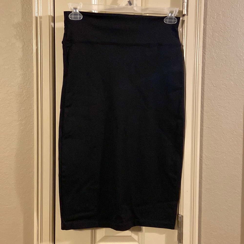 16x18 black skirt